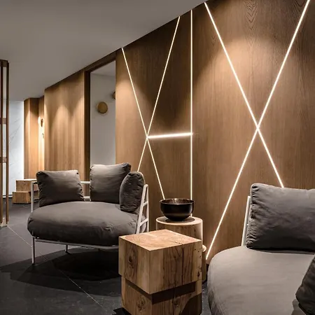 White 1921 Hotell Courchevel