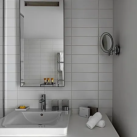 White 1921 Hotel Courchevel